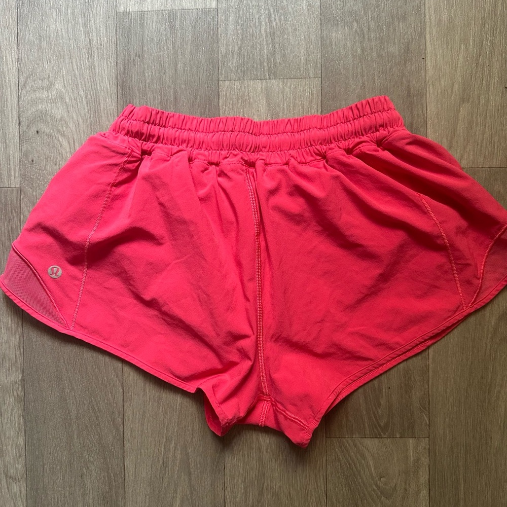 Like new!!! 🌺💗lululemon hottie hot Shorts 💗🌺
